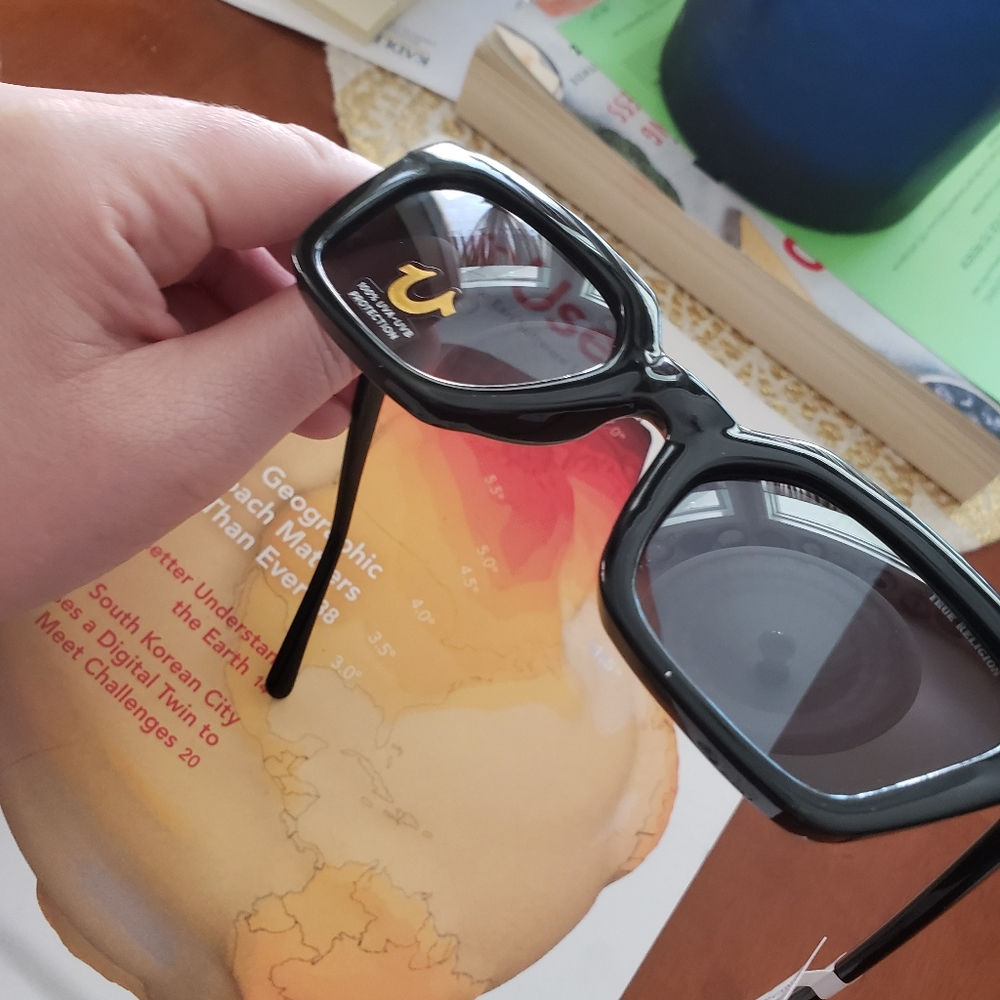 True Religion black sunglasses no soft/hard case - Picture 3 of 7